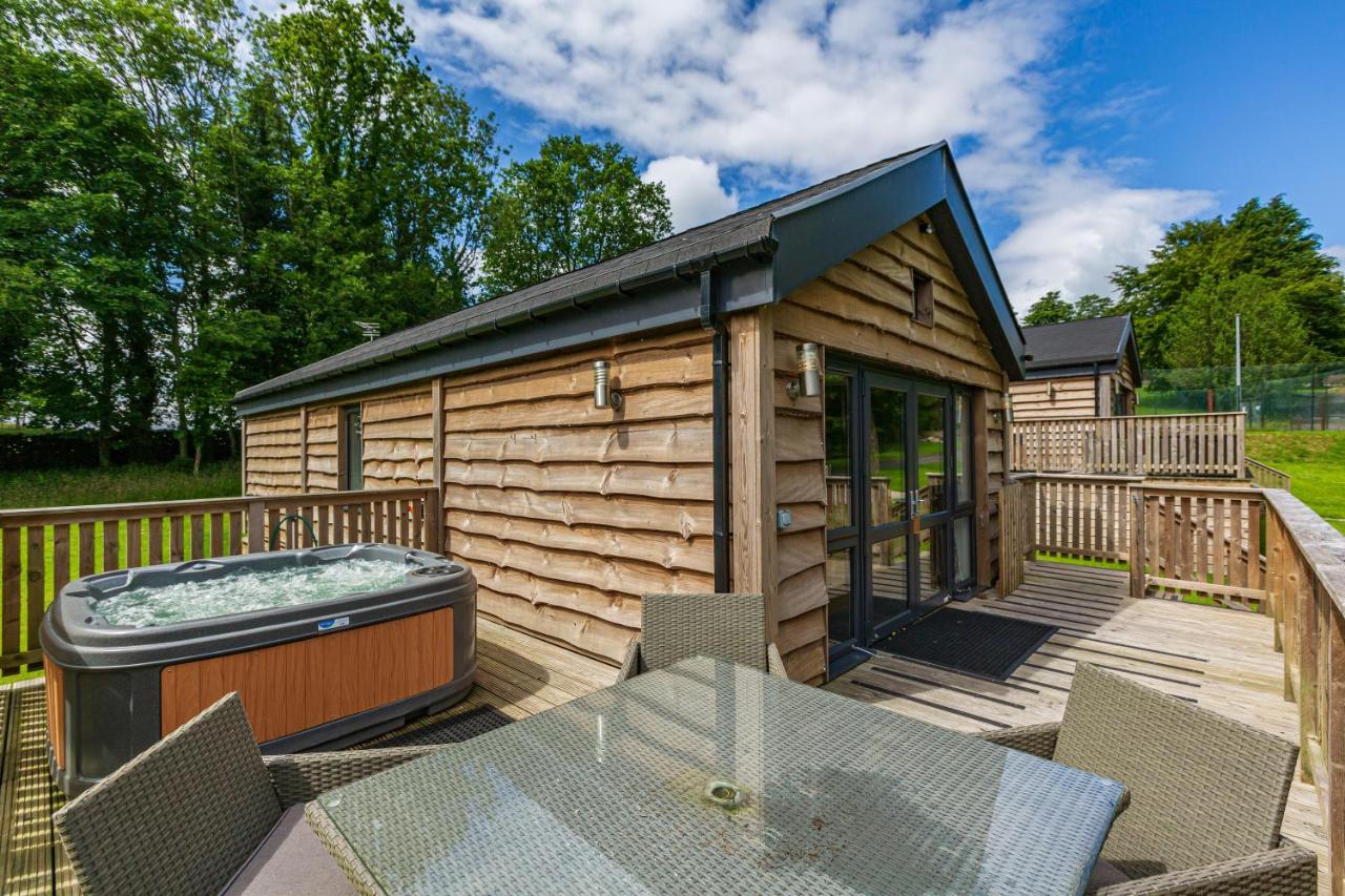 Squirrel Lodge 42 With Hot Tub Newton Stewart Exterior photo